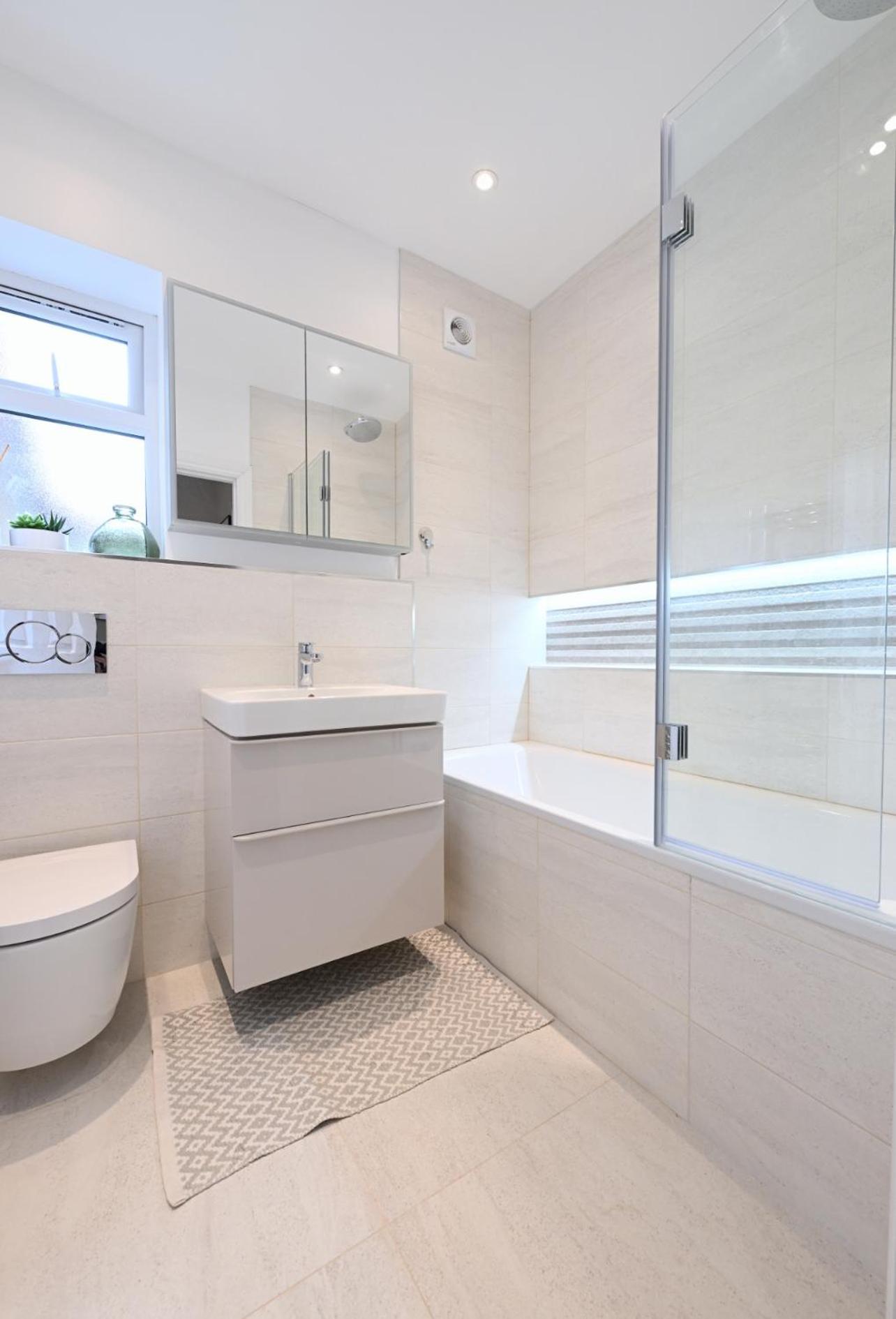 Stylish & Spacious 4 Beds House Casa vacanze *