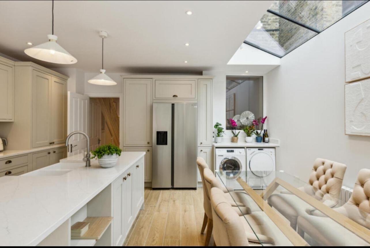 Stylish & Spacious 4 Beds House Casa vacanze